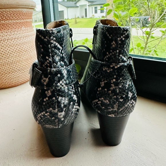 Vionic Naomi Suede Snake-Print Water-Resistant Boots in olive green size 9.5 - Picture 7 of 11